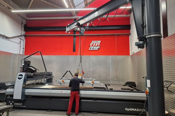 halle-komplett18000A1B-8A43-DDDF-4A21-3D8A935B7201.jpg